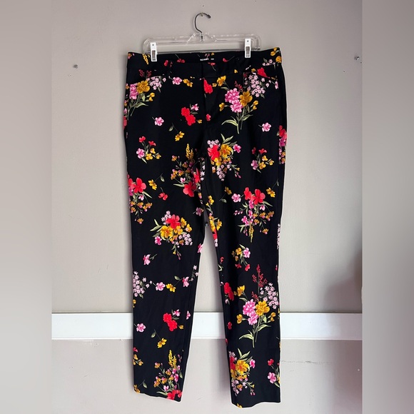 Old Navy Black Pixie Pants with Floral Accents Size 16 - Picture 2 of 6